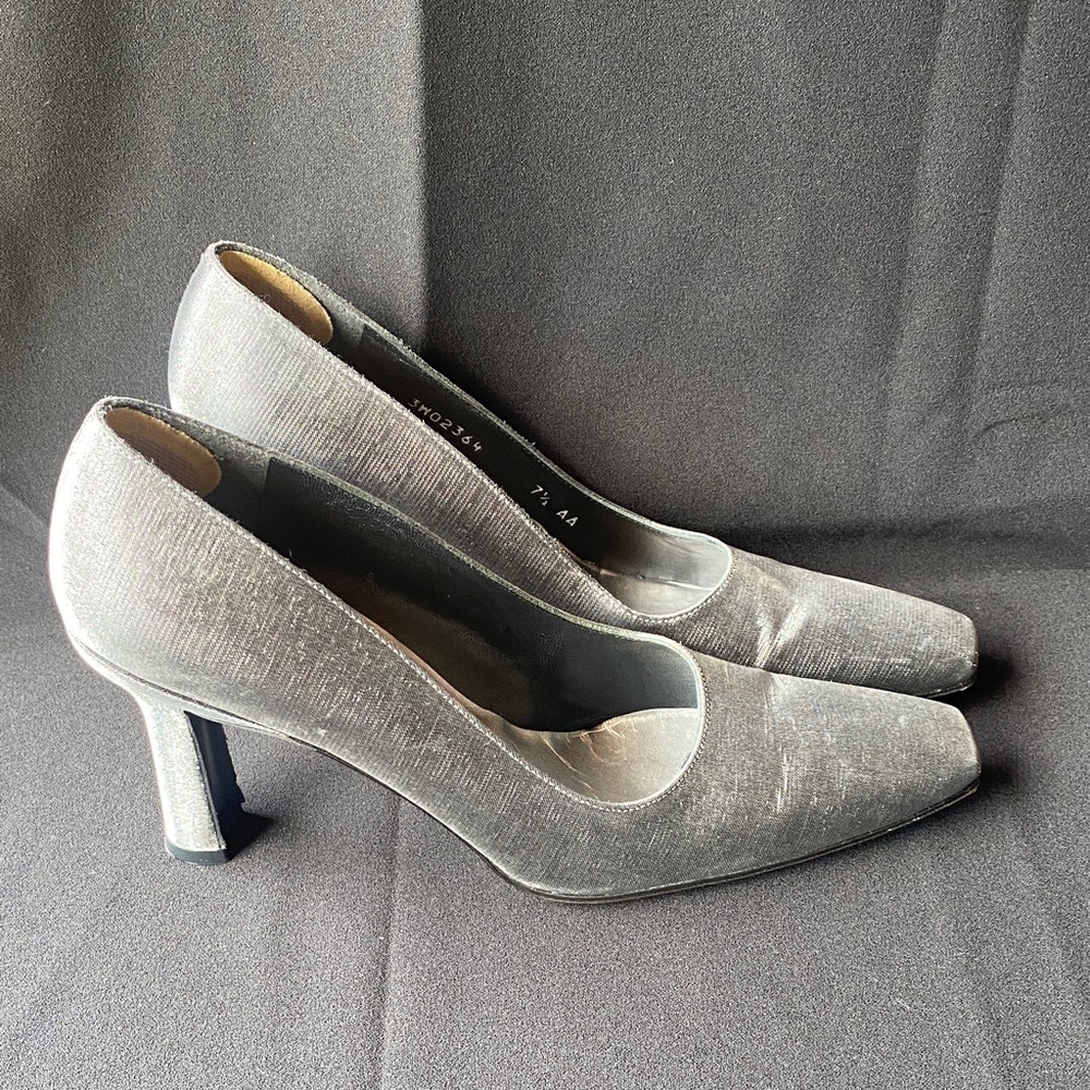 Stuart Weitzman Shimmering Gray Heels - Picture 4 of 9